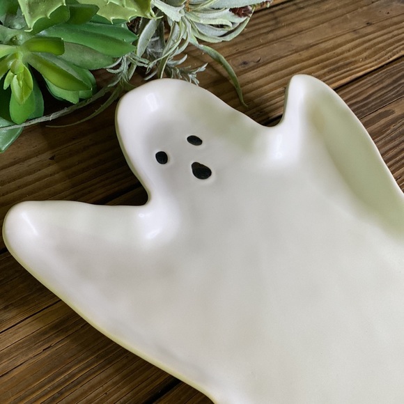 Pottery Barn Cute and Spooky Large Ghost Shaped Serving Tray 👻 - Picture 4 of 16